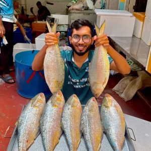 ৬ পিস মাছে ৫ কেজি ২০০০ টাকা